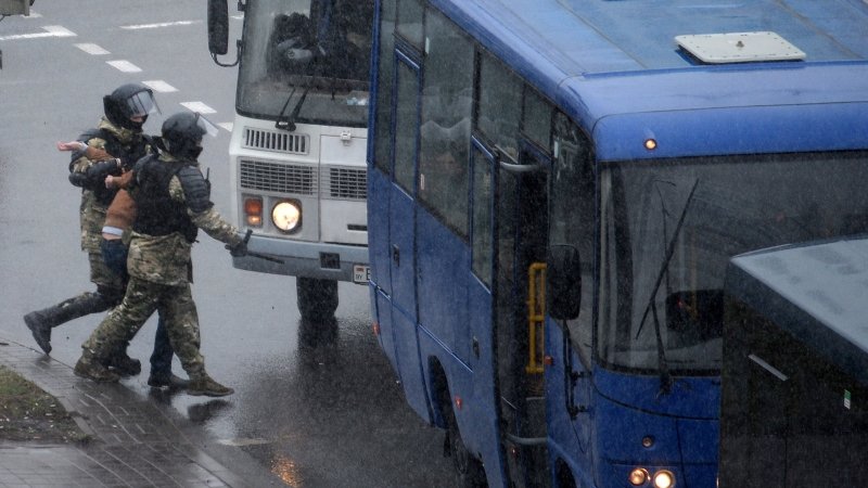 Милиция задержала около 100 участников протестов в Минске