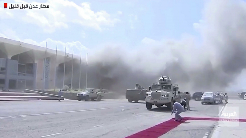 Военный источник назвал причину взрыва в аэропорту Адена